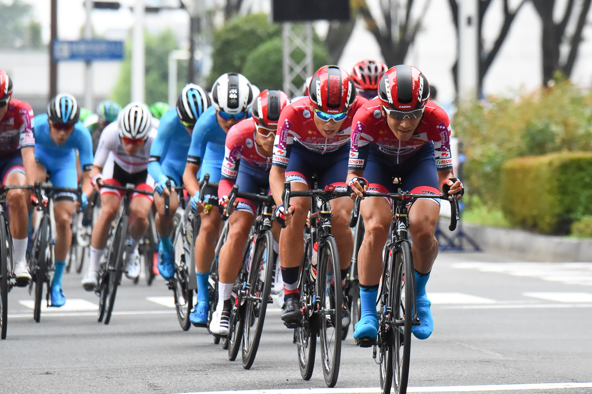 増田成幸（宇都宮ブリッツェン）を先頭に最終周回へ