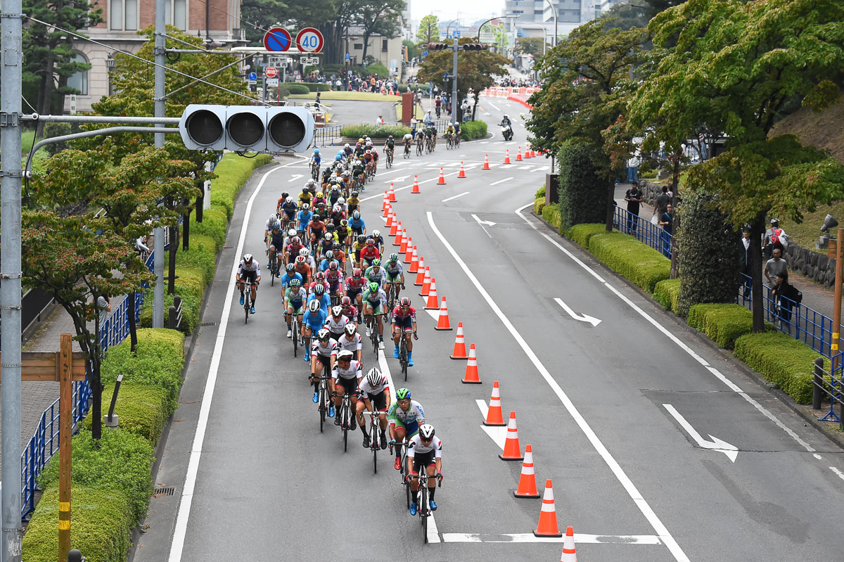 片側車線の往復区間はカーブが連続する