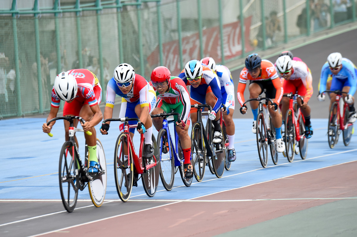 少年男子スクラッチ決勝　最終周回へ