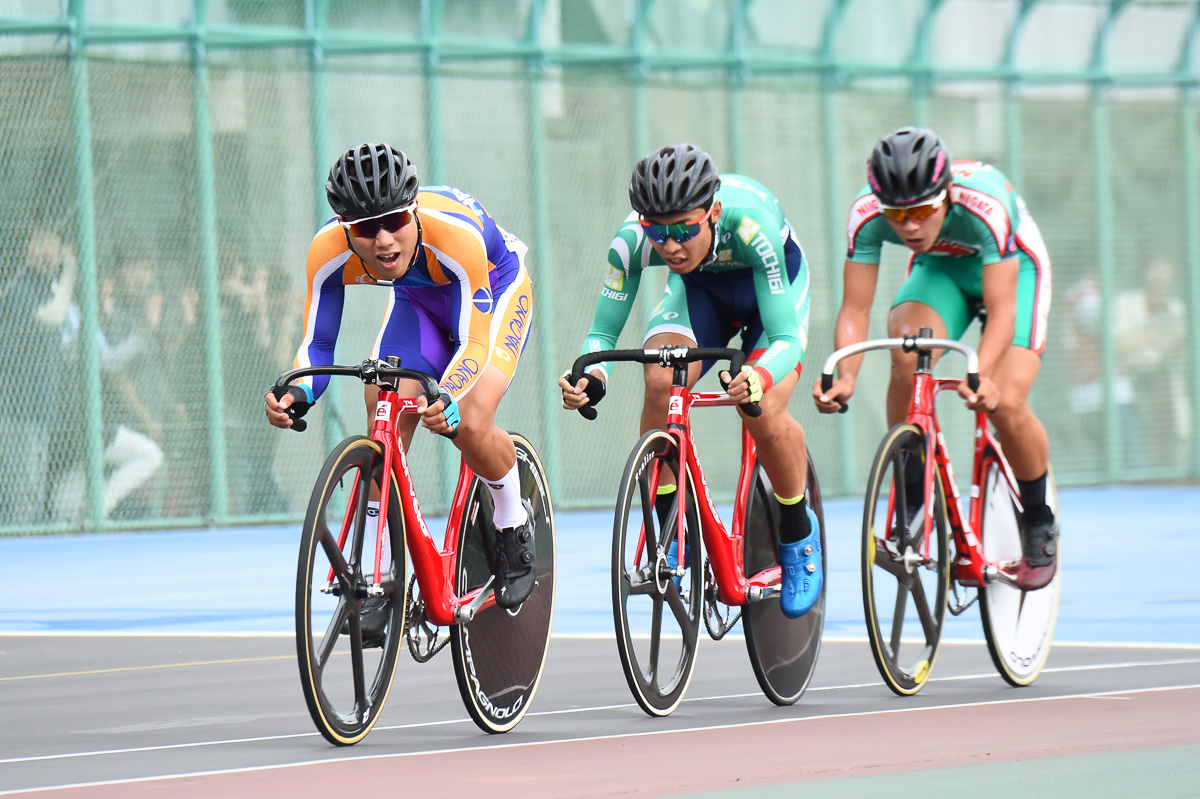 成年男子ポイントレース決勝 小出樹(長野県)、石原悠希(栃木県)、片桐東次郎(新潟県)が序盤から逃げる