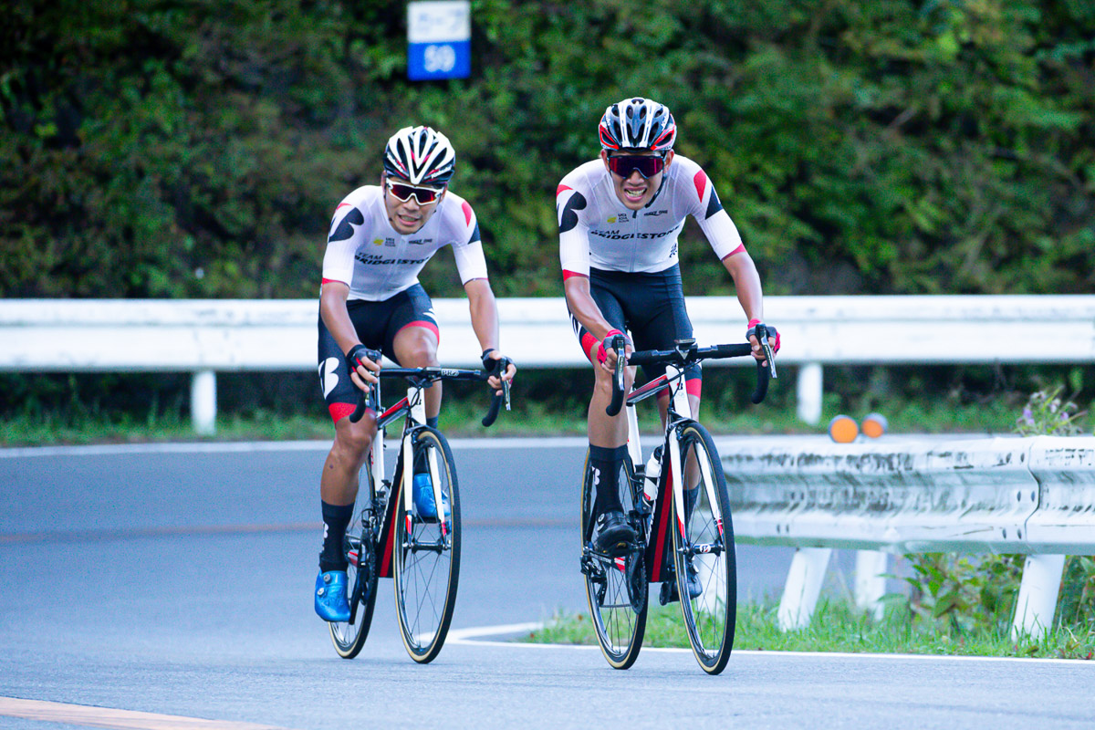 まえばし赤城山ヒルクライムで3位の徳田優と4位の石橋学（チームブリヂストンサイクリング）