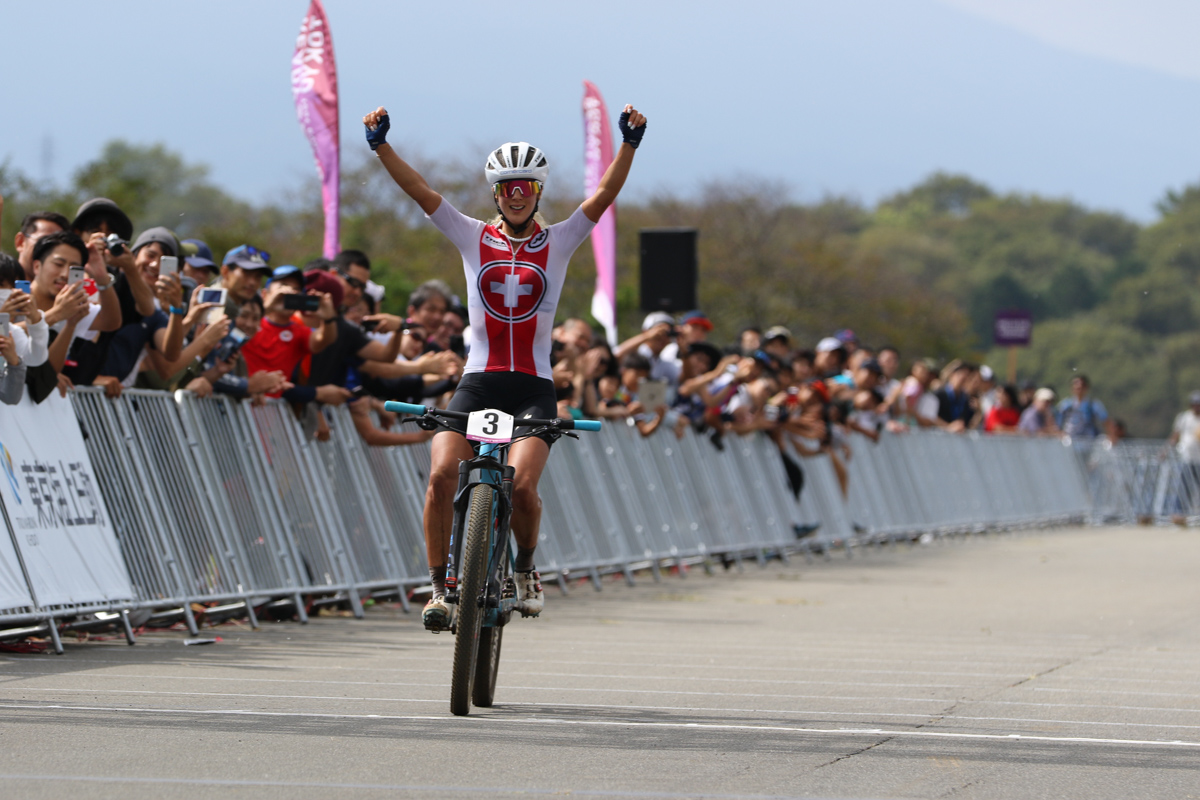 圧倒的な力を見せ、独走勝利を飾ったヨランダ・ネフ（スイス）