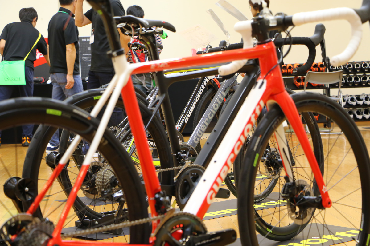グエルチョッティを始め各種パーツブランドの新作を並べたミズタニ自転車の展示会