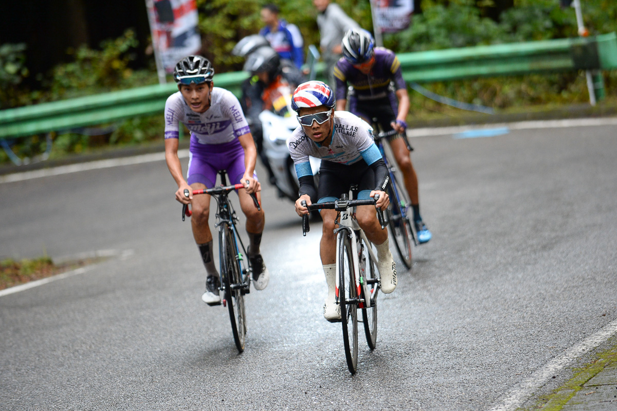 オープン男子　5周目、古賀志林道でペースアップする福田圭晃（Yamanakako Cyclisme Formation）