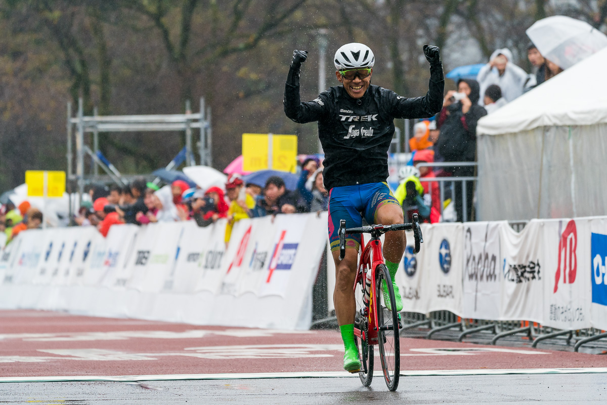 チャレンジレース1組優勝の白鳥興寛