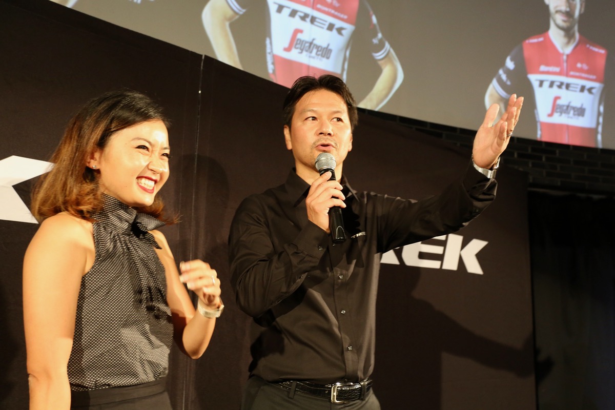 「チームの活躍は皆さんのご支援あってこそ」と感謝するトレック・ジャパンの田村代表