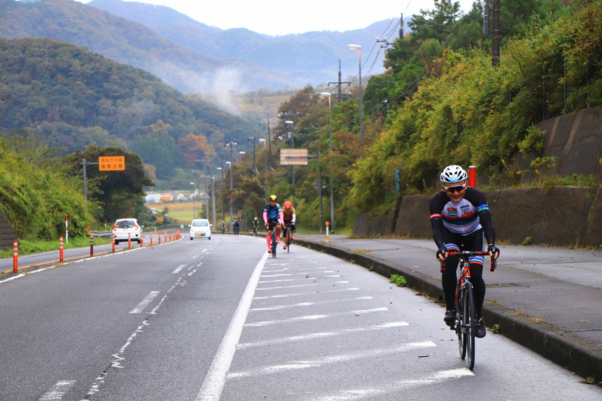 鳥取市と岩美町を隔てる駟馳山（しちやま）峠を越える