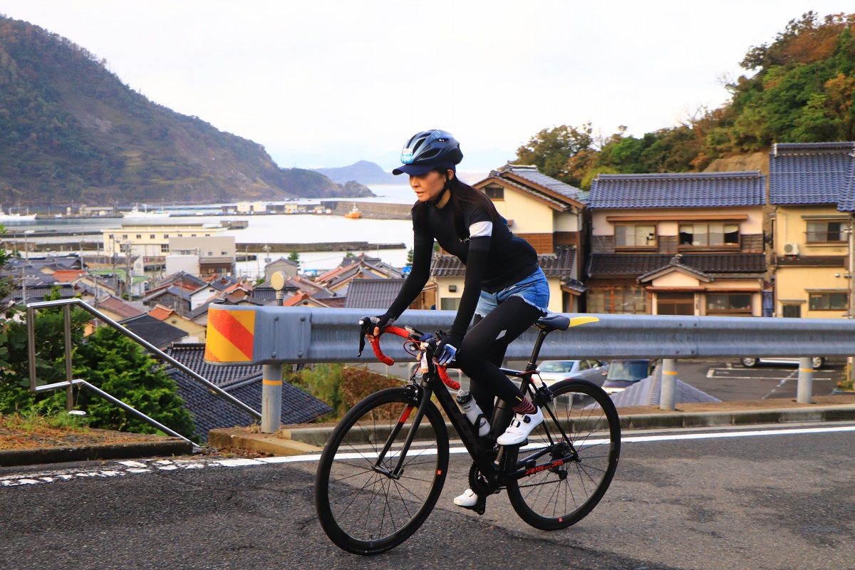 浦富海岸へ向けて標高を上げる