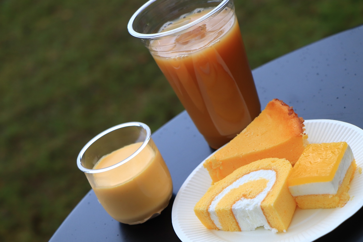 まさか４種類食べられるとは…紅茶やコーヒーも用意され完全にカフェで休憩しているのと変わりません