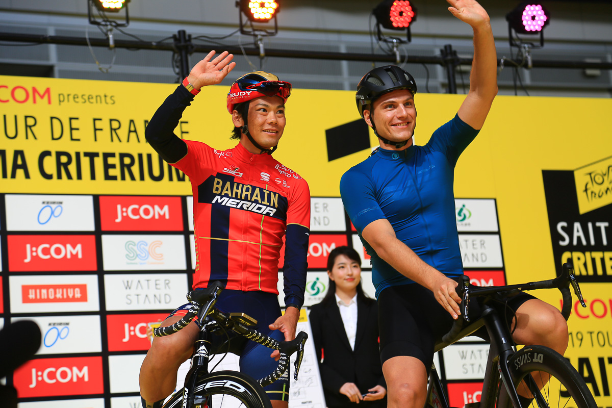新城幸也(ツール・ド・フランスジャパンライダー)と大会アンバサダーのマルセル・キッテル