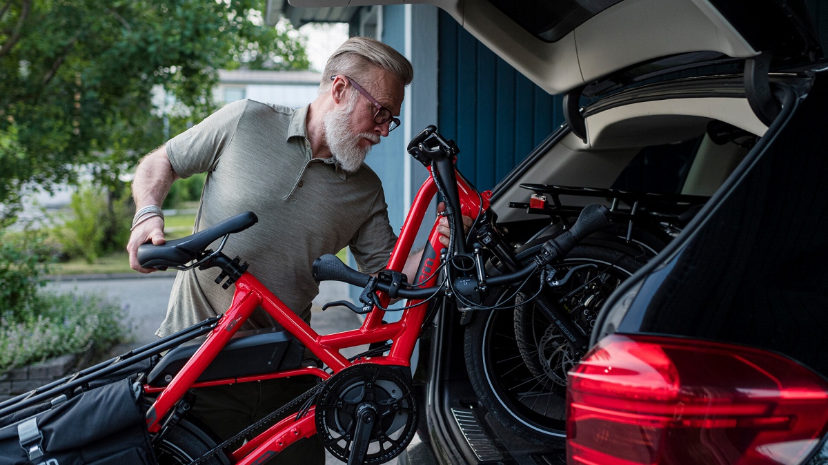 ハンドルを折り畳めるため、自動車にも積み込みやすい