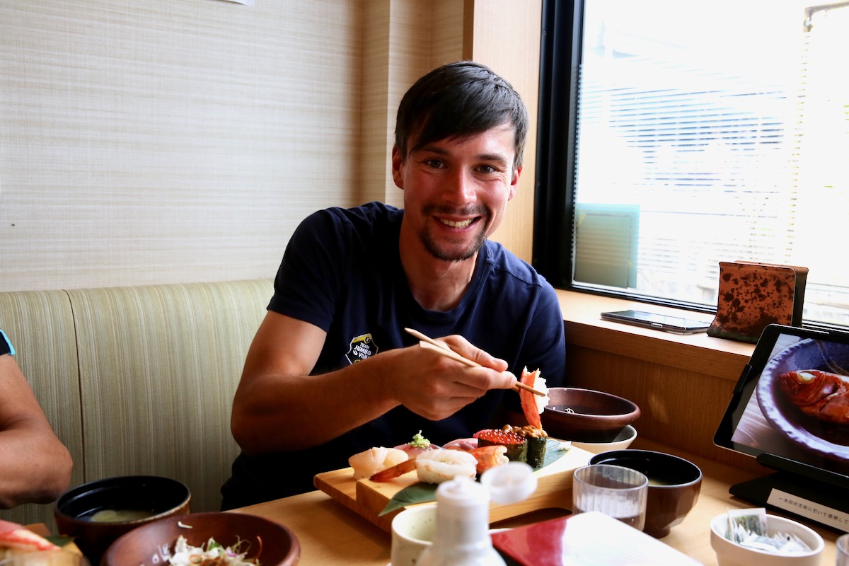 昼食に選んだのは握り寿司ランチ