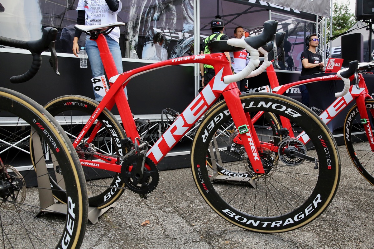 クリテリウムで勝利したエドワード・トゥーンス(ベルギー)のMadone SLR 9 Disc