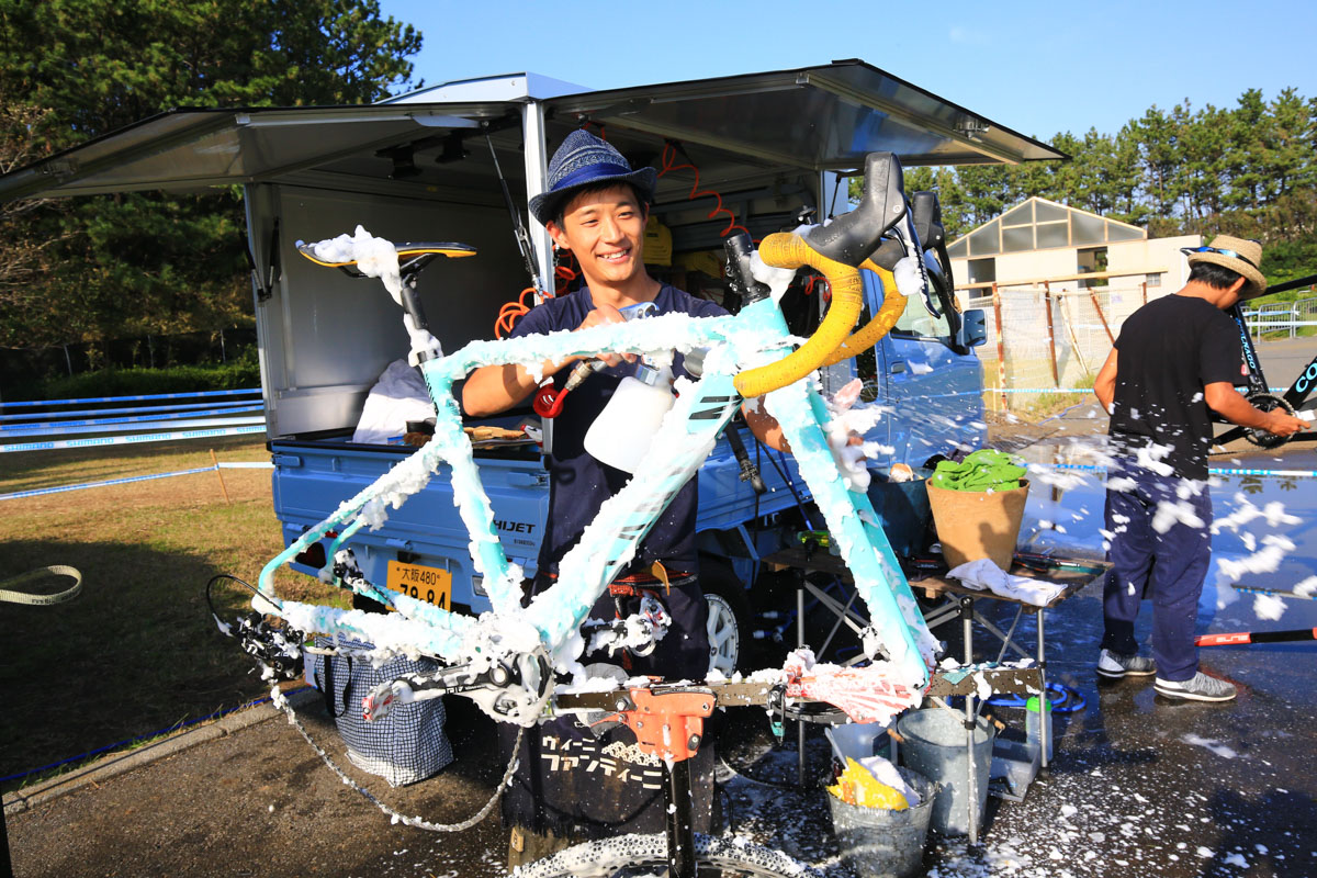 元NIPPOヴィーニファンティーニの福井響メカのラバッジョ洗車サービス(幕張クロス2019にて)