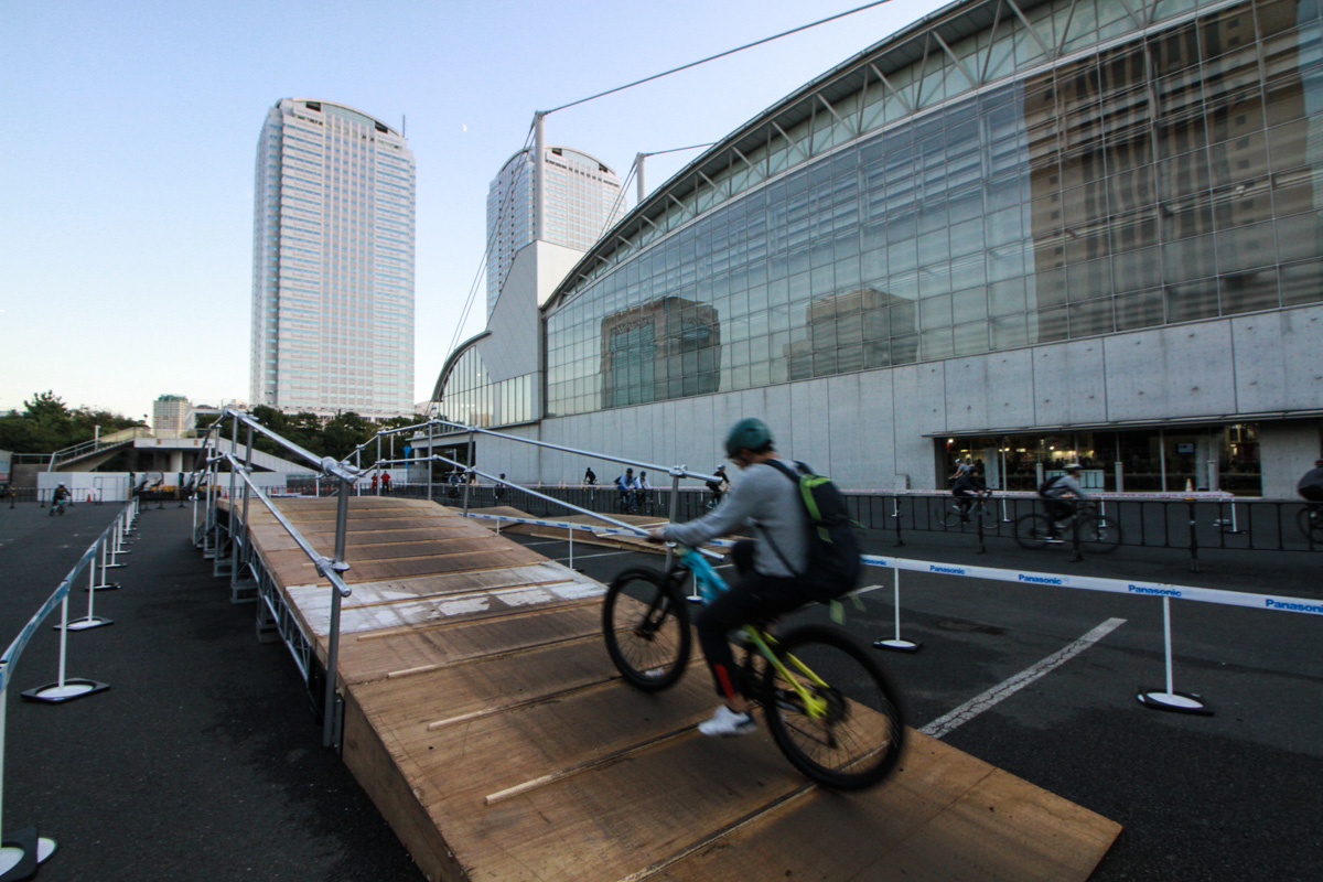 オフロード系バイクの乗り心地が試せるセクションが用意された