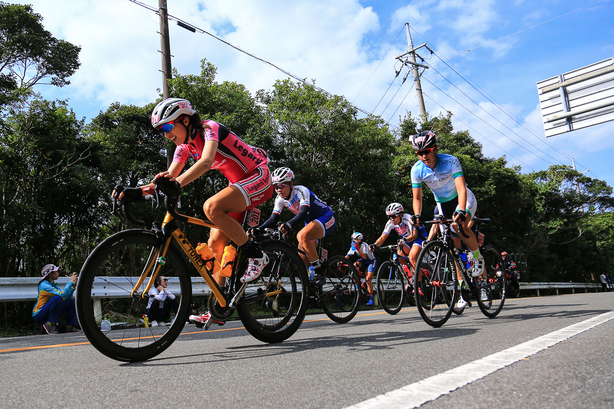 2019年大会　国際女子の先頭集団で走る金子広美（イナーメ信濃山形・バイクサンド・R×L）