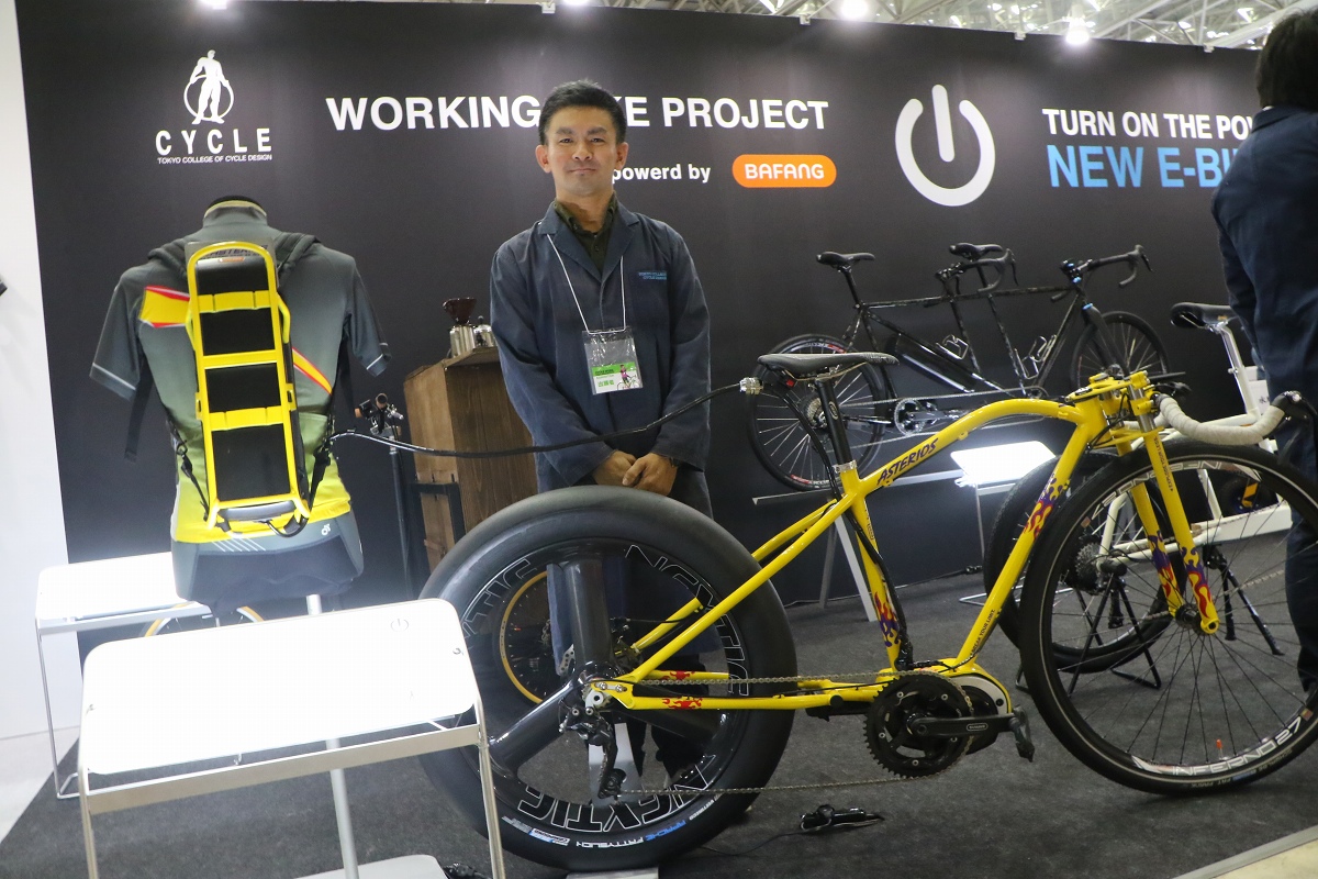 バーファンのユニットを使用したハンドメイドバイクが東京サイクルデザイン専門学校ブースに登場