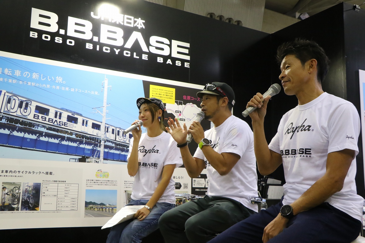 B.B.BASEブースでは安田団長や白戸太郎さんらによるトークショーも開かれた