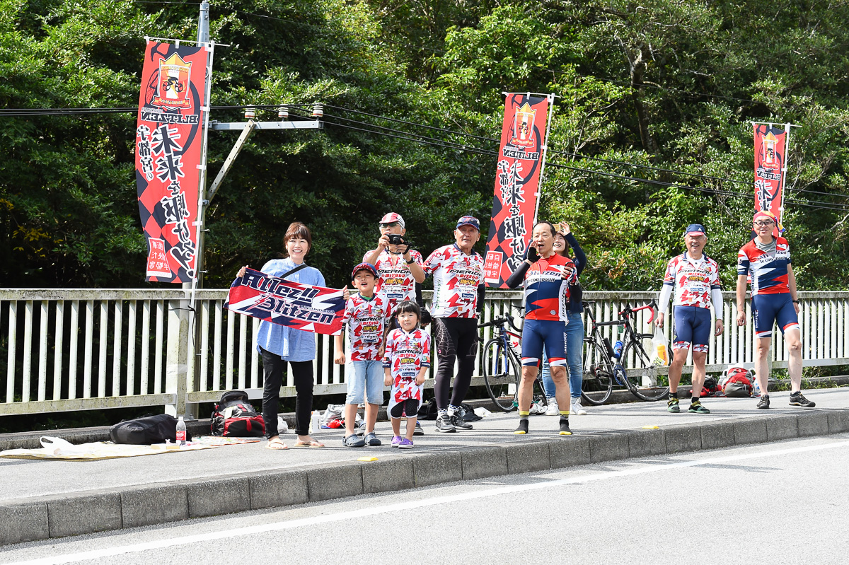 羽地ダムへの登りには増田成幸応援団