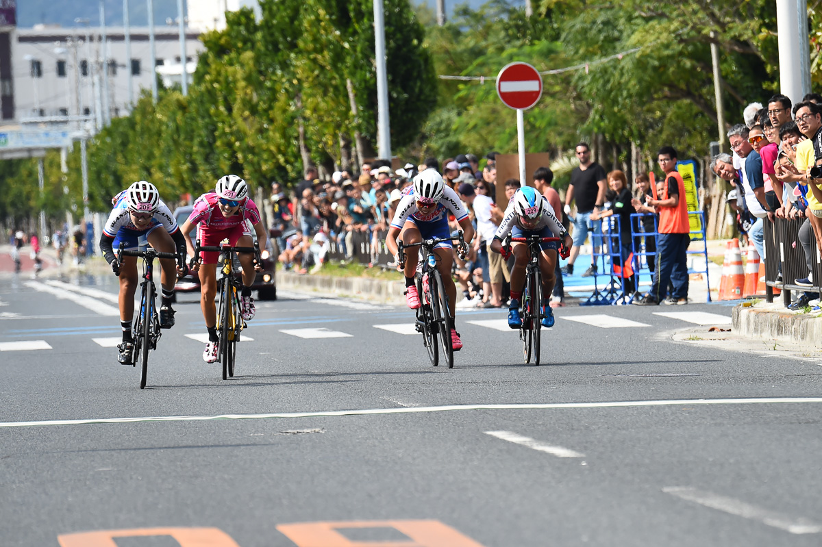 女子国際ロードレース 4名のスプリント勝負