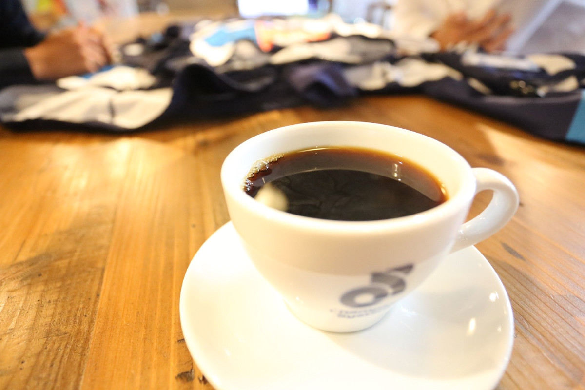 コーヒーで一息つきながら気軽に相談できるのはカフェならでは