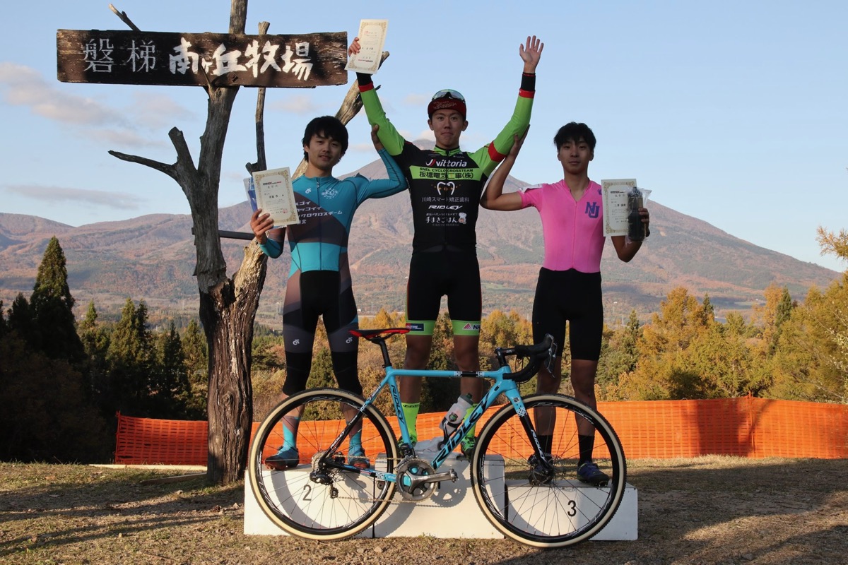 C1表彰 磐梯山をバックにしたポディウム