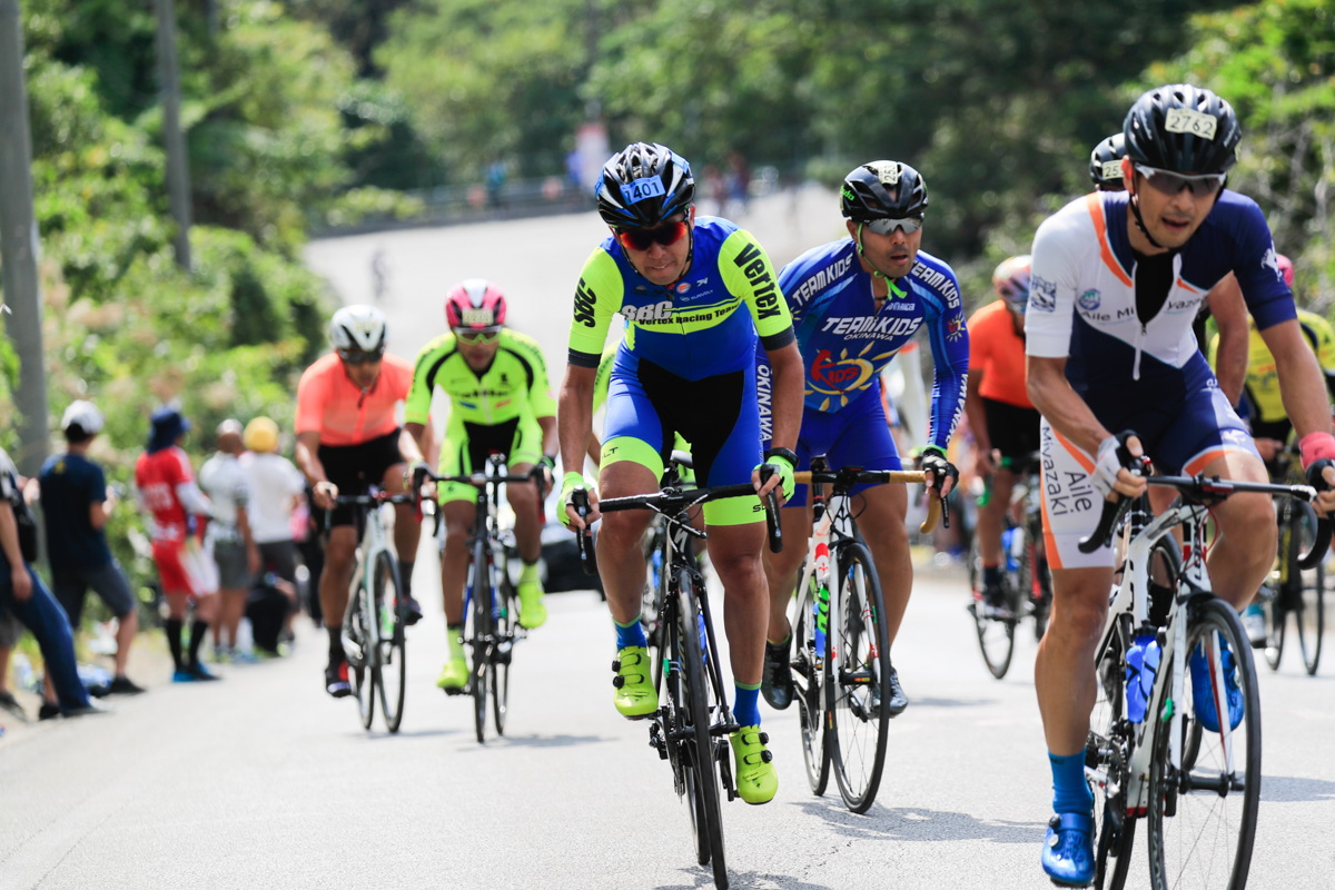 市民140kmマスターズ 2番手で追走する山本敦(SBC Vertex Racing Team)
