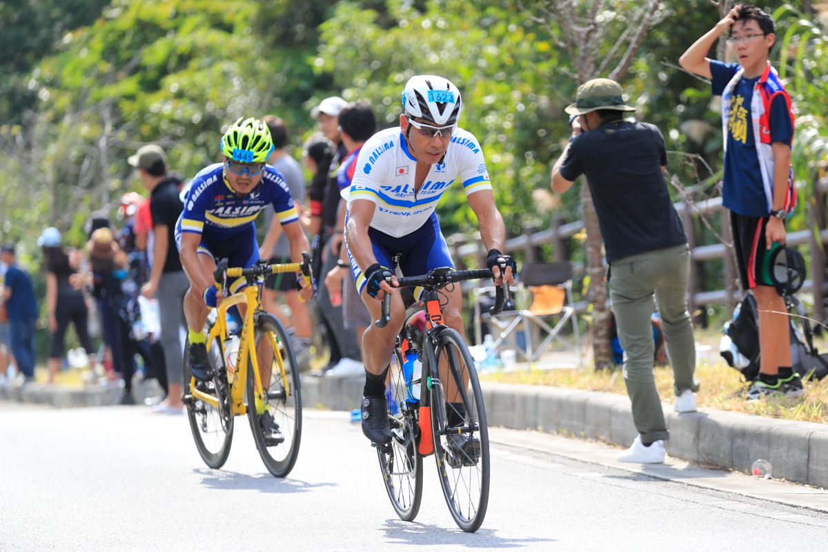 市民140kmマスターズ 元オリンピック出場選手の藤野智一さん(なるしまフレンド)の姿も