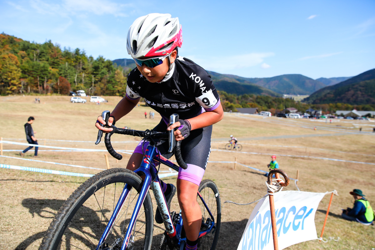 女子エリート　中盤まで順調にレースを進めた渡部春雅（駒澤大学高等学校）