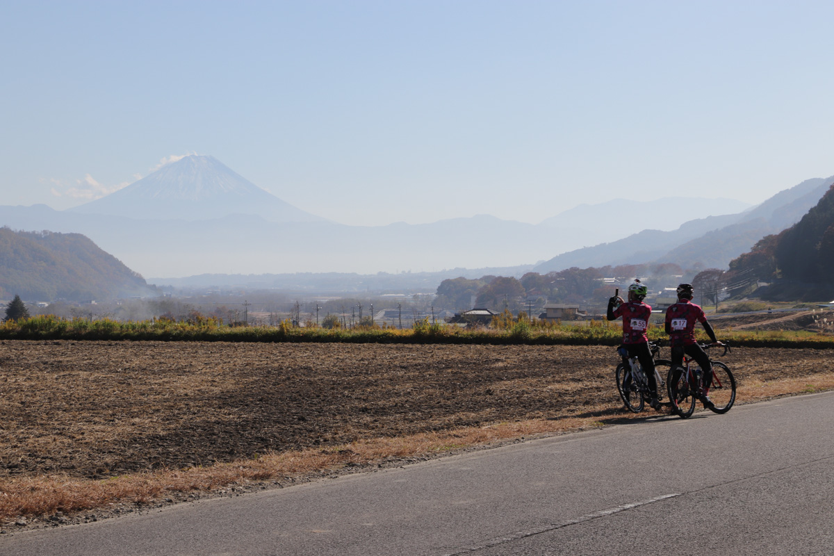 復路は富士山を眺めながら南下していく