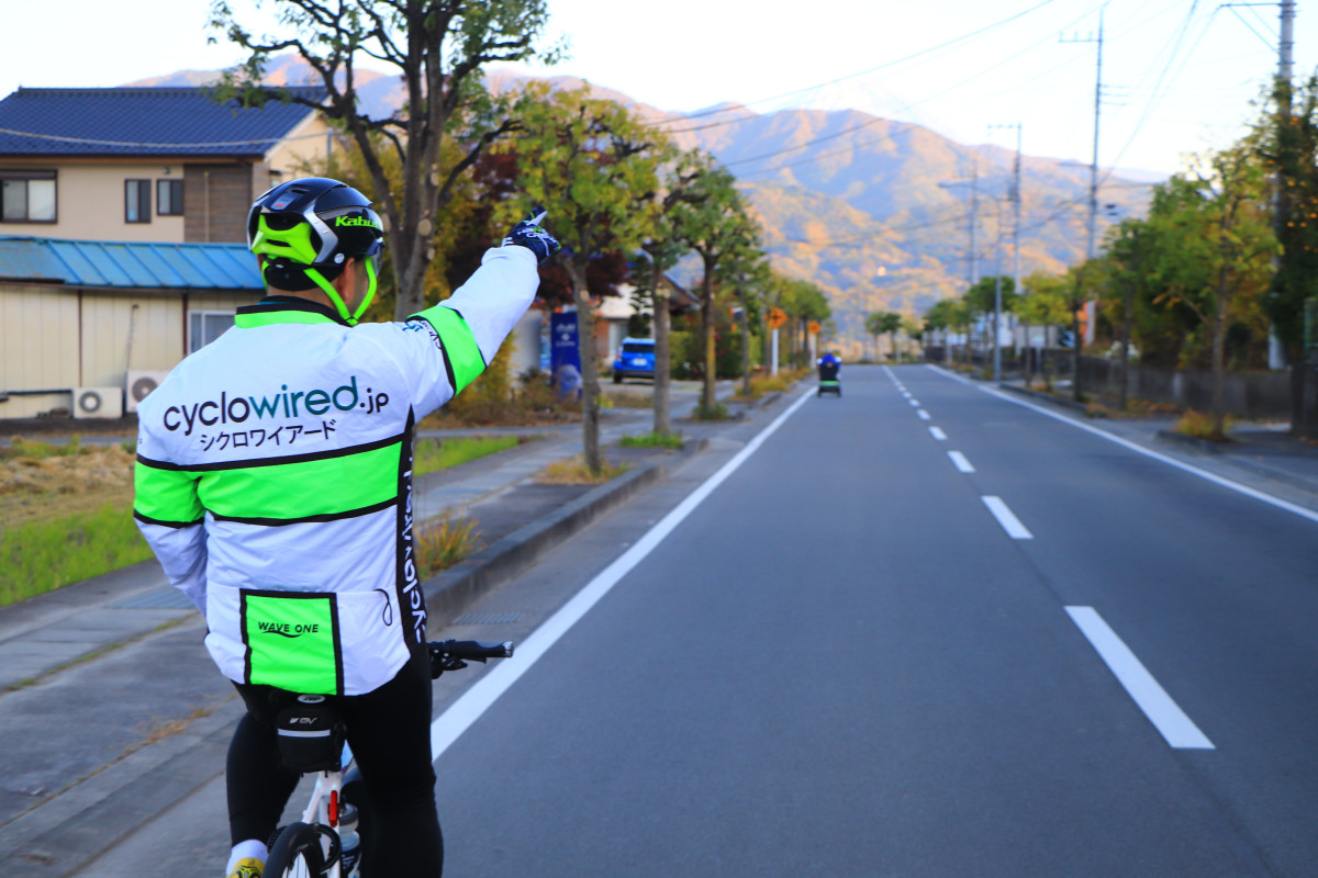 潔く下りてきた先には富士山が 「登らなくても見れるじゃないか!」とご満悦