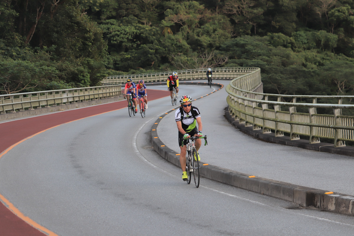 レースでもおなじみの羽地ダムへの上りが最後の難関だ