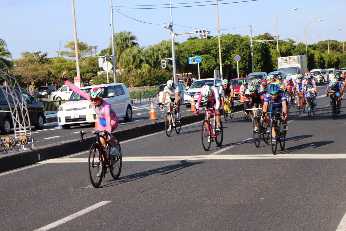 市民50kmオーバー60  ゴールスプリントを制し優勝した福島雄二（ベステックス）