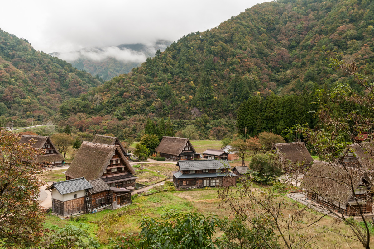 世界遺産 五箇山菅沼合掌造り集落・コースはここのすぐ脇を通ります