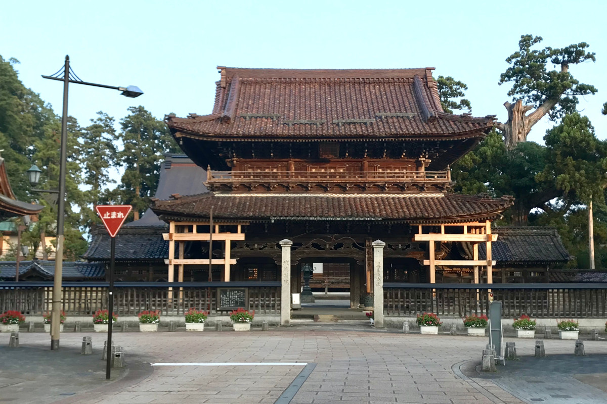 イメージ・城端別院 善徳寺　来年は青空のもとお待ちします