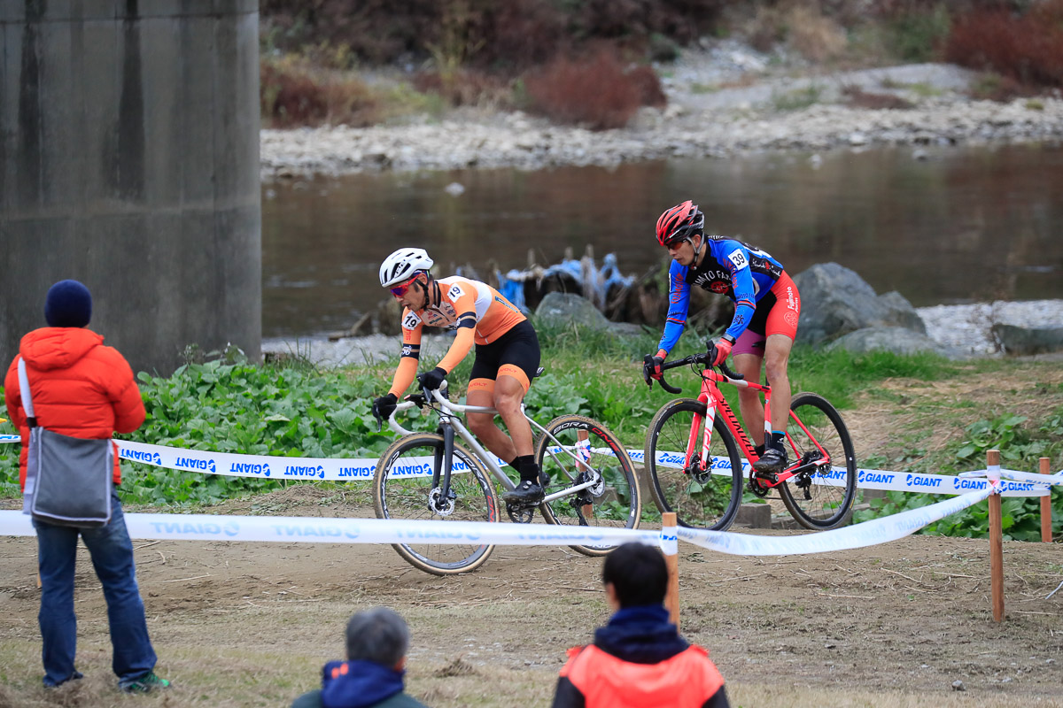 筧五郎（56サイクル）と萬谷 和也（FUJIMOTO FARM）のマッチレースに