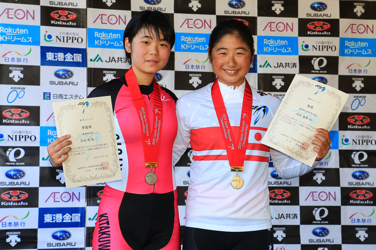 女子ジュニア表彰 1位 渡部春雅(駒澤大学高等学校) 2位 石田唯(北桑田高校)