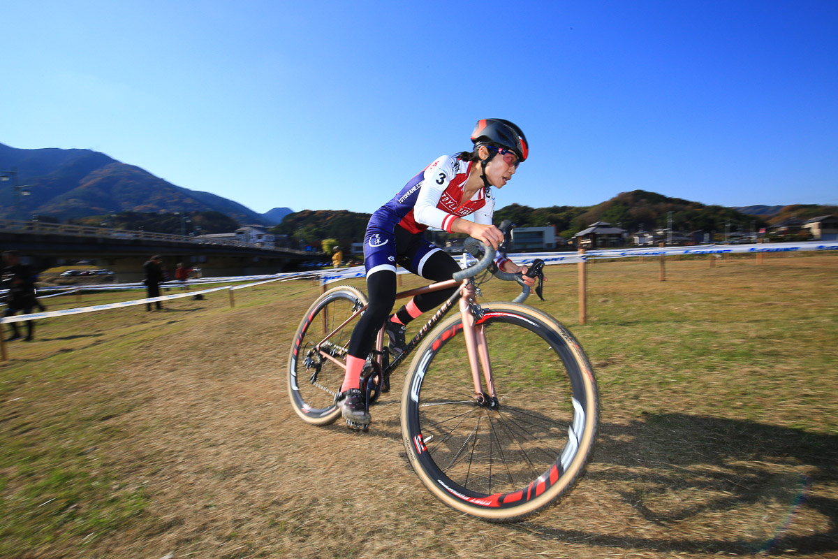 着実な走りを見せる西山みゆき（Toyo Frame Field Model）