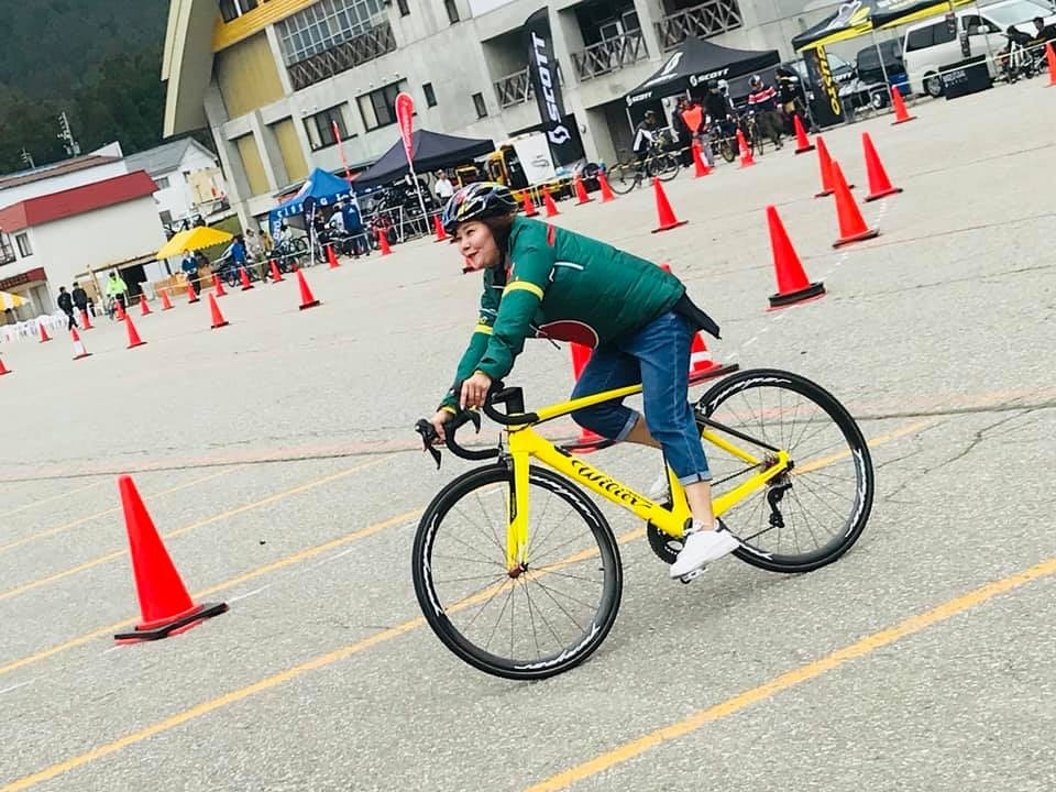 広いコースでハイエンドバイクを思い切り堪能