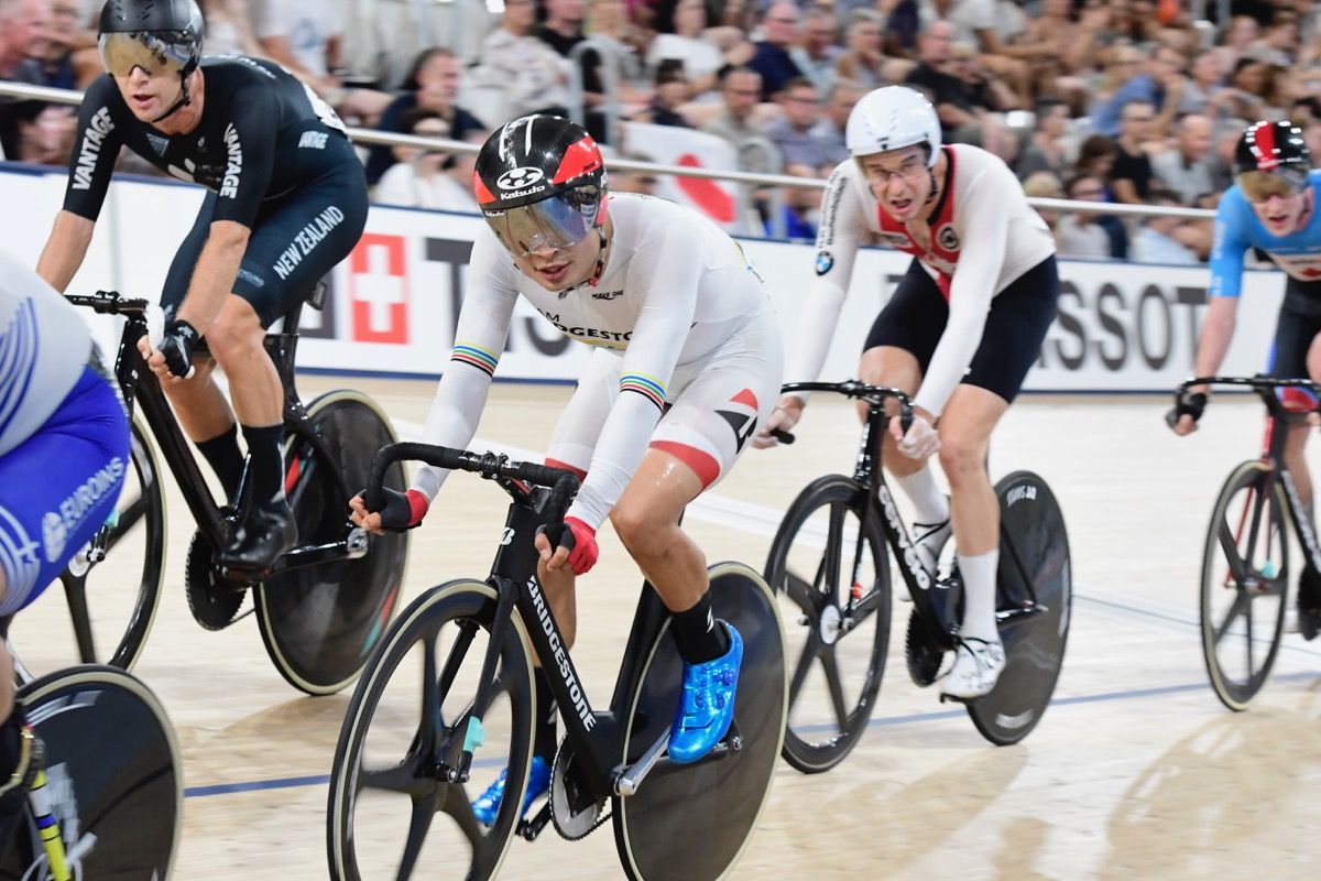 オムニアムを走る橋本英也（日本、チームブリヂストンサイクリング）