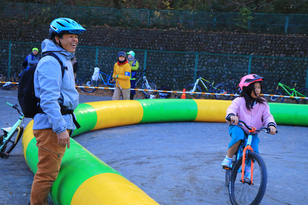 子供たちを見守る中沢さん