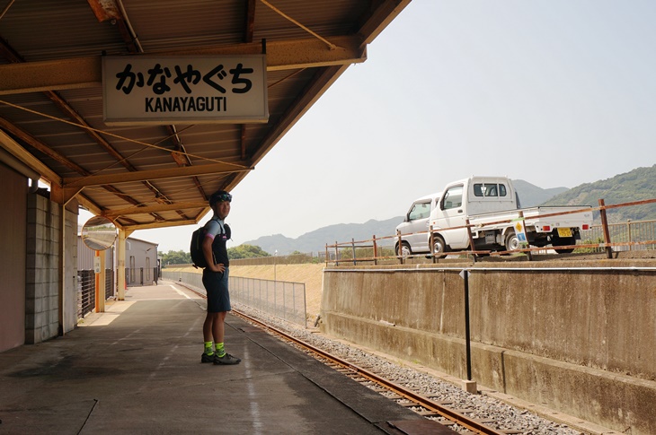 行き止まりの終着駅ホームは、保存車両が走っているだけあって今だ現役のような雰囲気