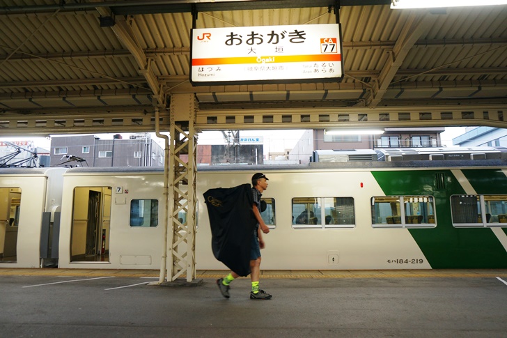 早朝の大垣駅で乗り換え。ここまで運んできてくれた