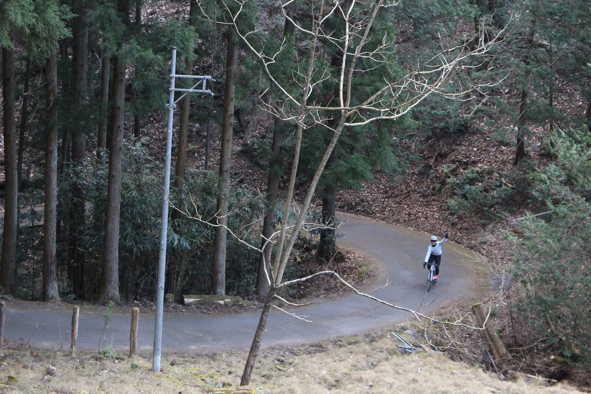 腰の調子を考え、ペースダウンする藤原