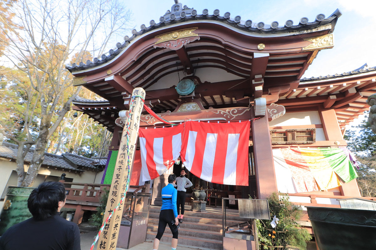 目的地の子ノ権現天龍寺本堂に辿りつき参拝する