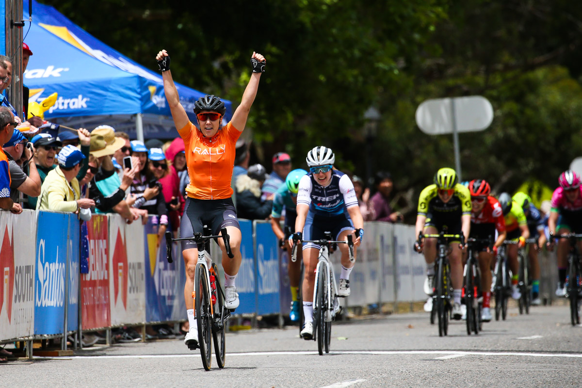 ウィメンズ・ツアー・ダウンアンダーではARを駆るクロエ・ホスキング（オーストラリア、ラリーサイクリング）が開幕ステージで勝利を挙げた