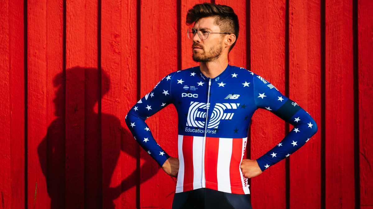 アレックス・ハウズが着用するアメリカナショナルチャンピオンジャージは星条旗を模したデザイン