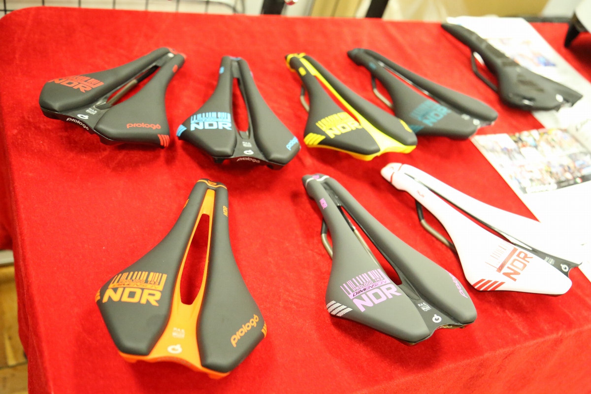 プロロゴからはコンフォータブルなショートサドル、DIMENSION NDRのカラーバリエーションが登場 間もなく販売開始予定