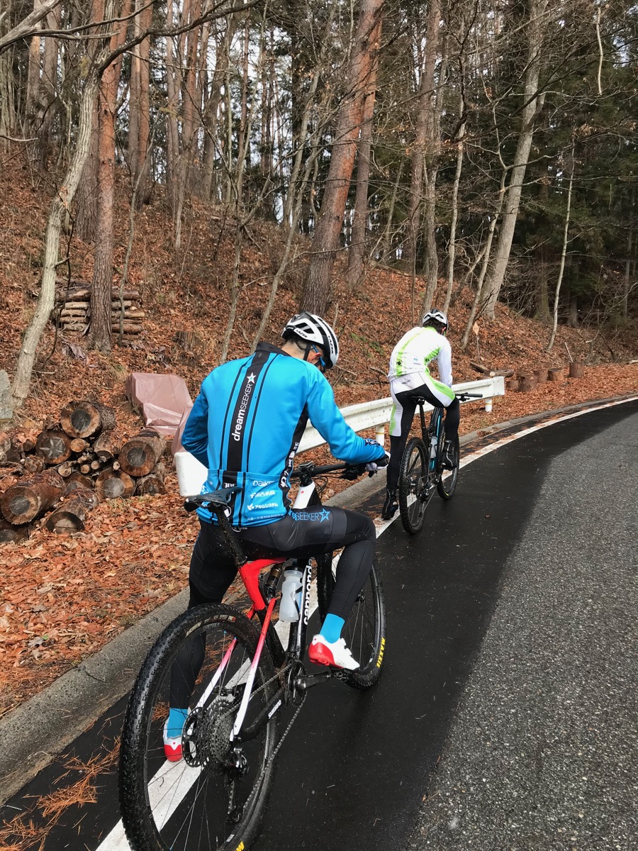 長野県の山中でトレーニングを重ねる山本・北林両選手