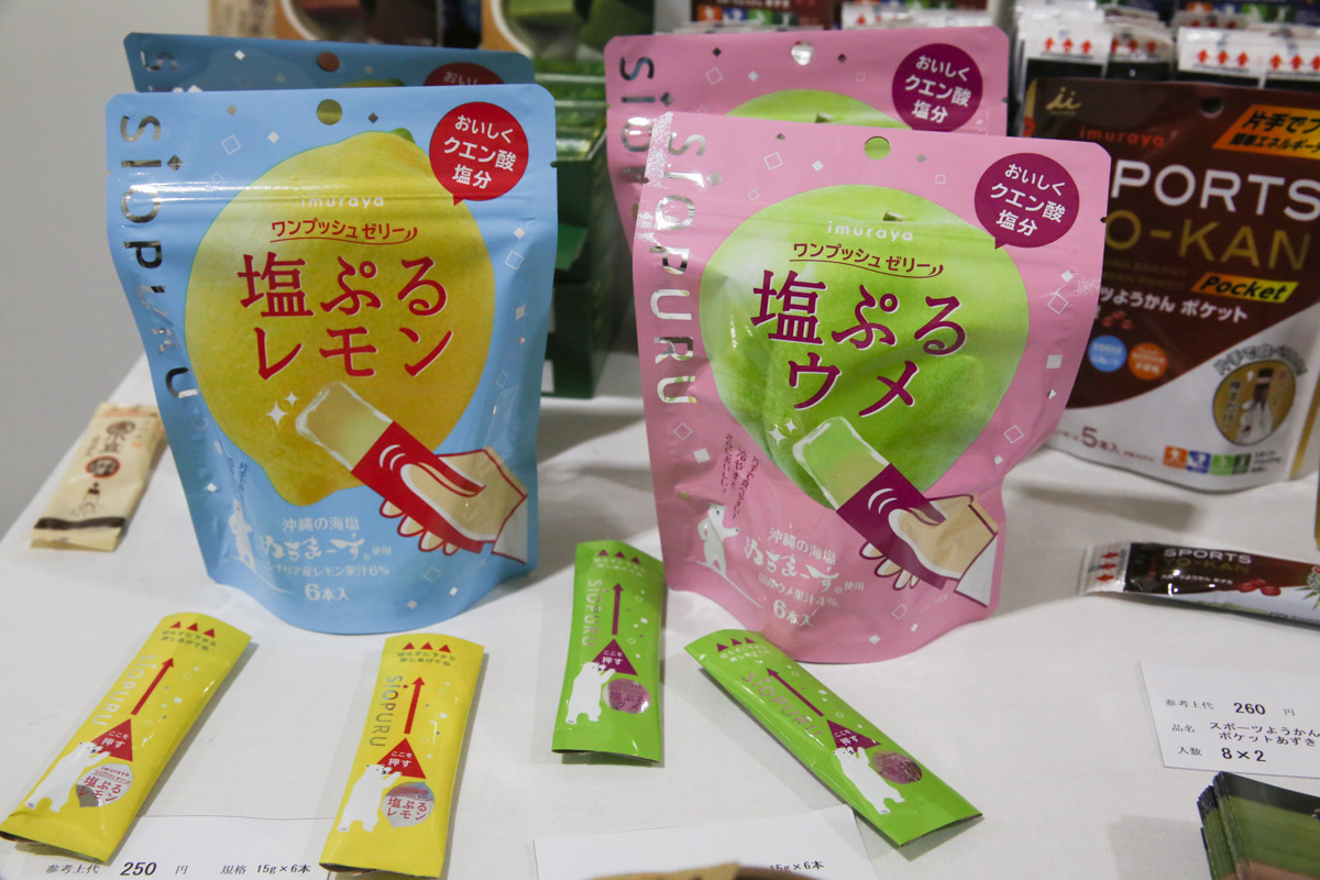 井村屋の塩ぷるレモン、ウメゼリーは「おいしくクエン酸と塩分が補給できる」がコンセプト。こぶりなパッケージの6本入で250円